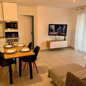 Cosy A , Bron France